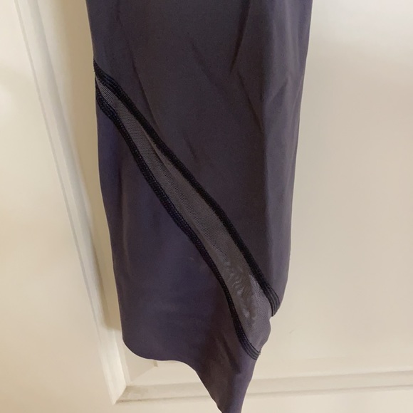 EUC Lululemon Peloton Sz 8 Grey Scalloped leggings - Picture 6 of 6